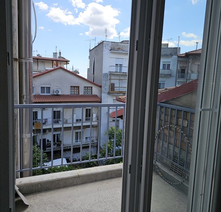 Ενοικιάζεται διαμέρισμα γκαρσονιέρα γραφείο